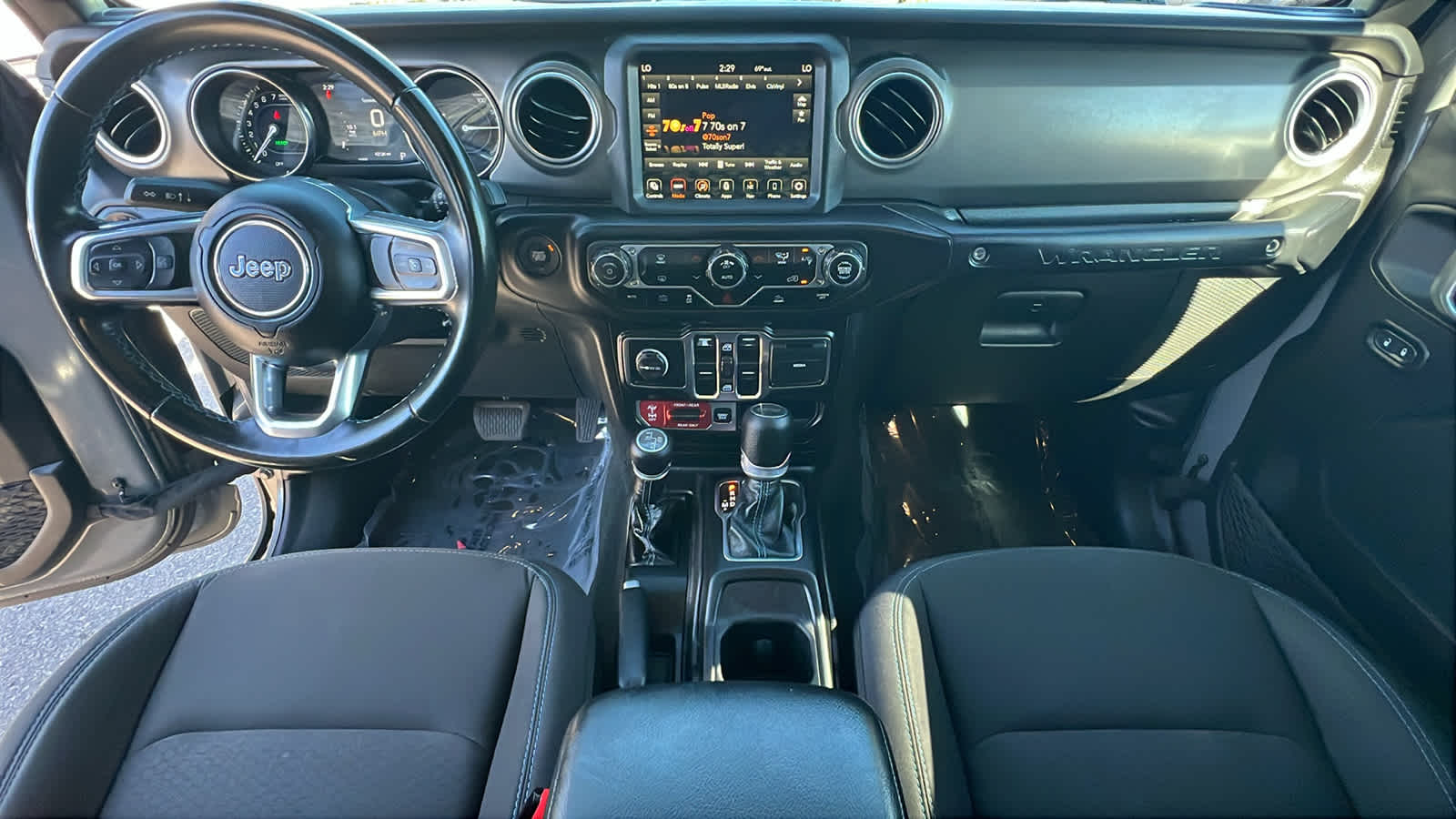 Thumbnail: 2022 Jeep Wrangler - 26