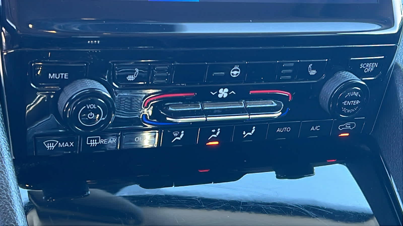 Thumbnail: 2023 Jeep Grand Cherokee - 14