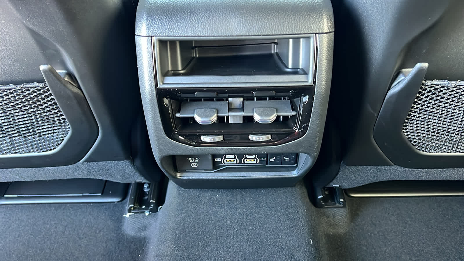 Thumbnail: 2025 Jeep Grand Cherokee - 25