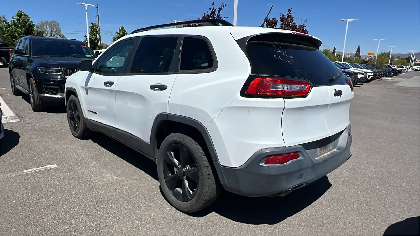 Thumbnail: 2017 Jeep Cherokee - 6