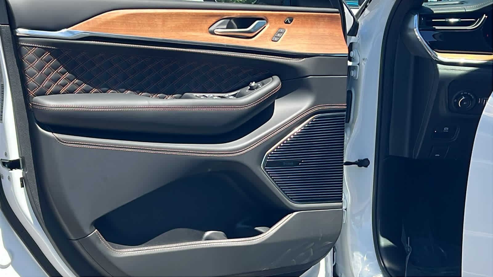 Thumbnail: 2026 Jeep Grand Cherokee - 23