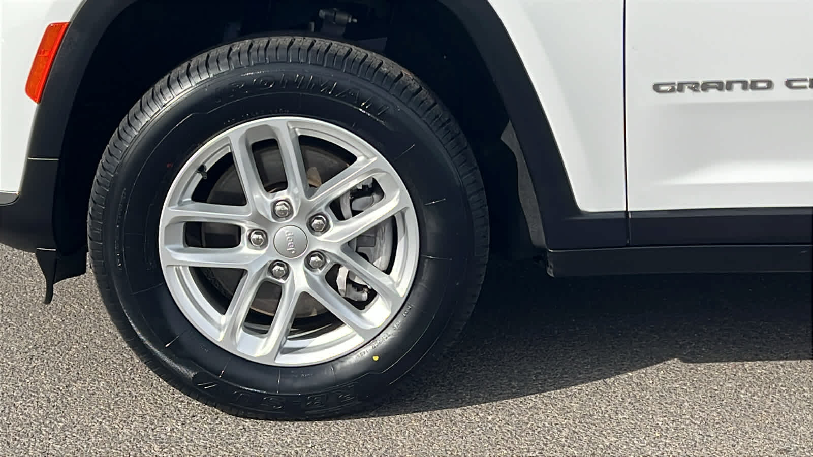 Thumbnail: 2023 Jeep Grand Cherokee - 9