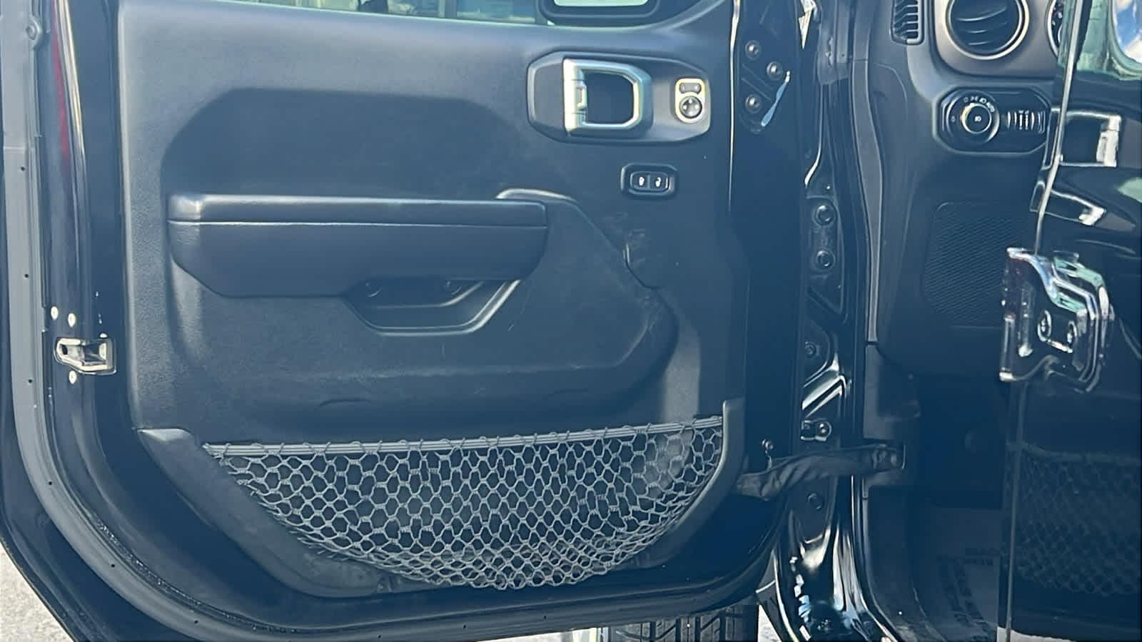 Thumbnail: 2020 Jeep Wrangler - 22