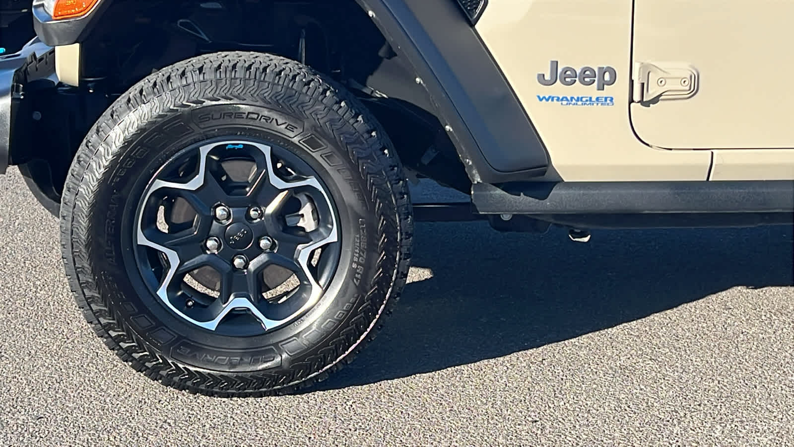 Thumbnail: 2022 Jeep Wrangler - 9