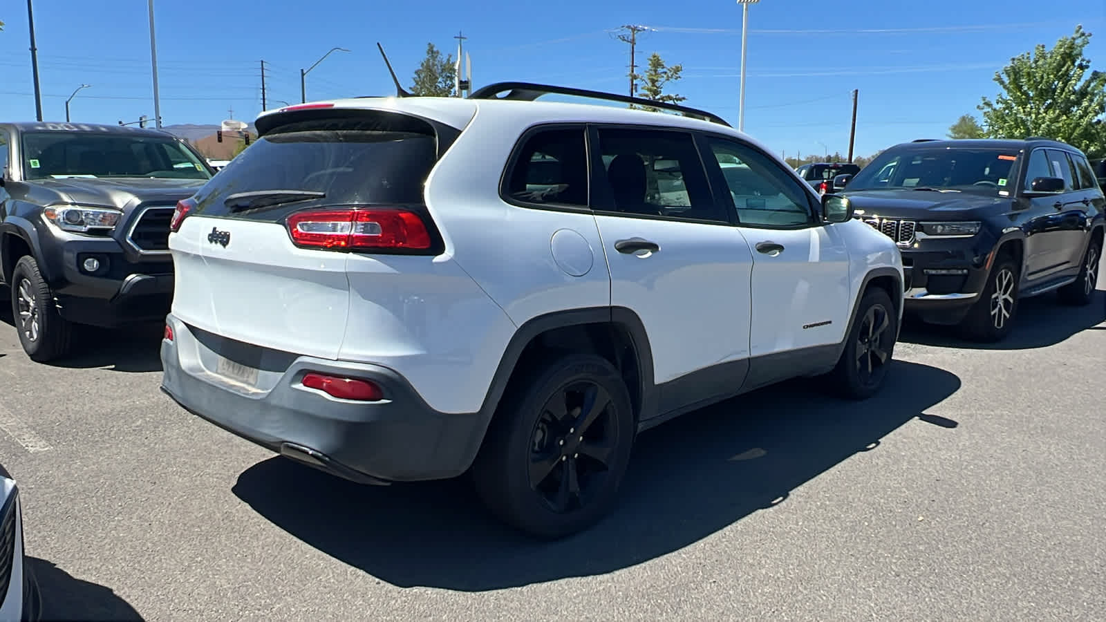 Thumbnail: 2017 Jeep Cherokee - 4