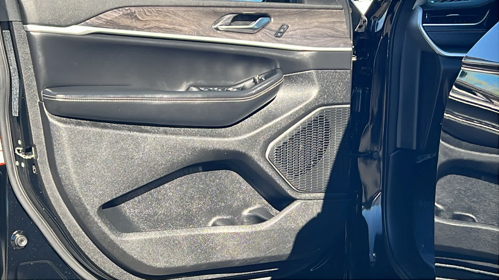 Thumbnail: 2023 Jeep Grand Cherokee - 23