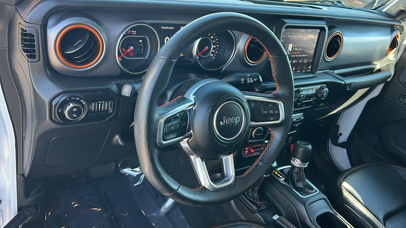 Thumbnail: 2022 Jeep Gladiator - 10