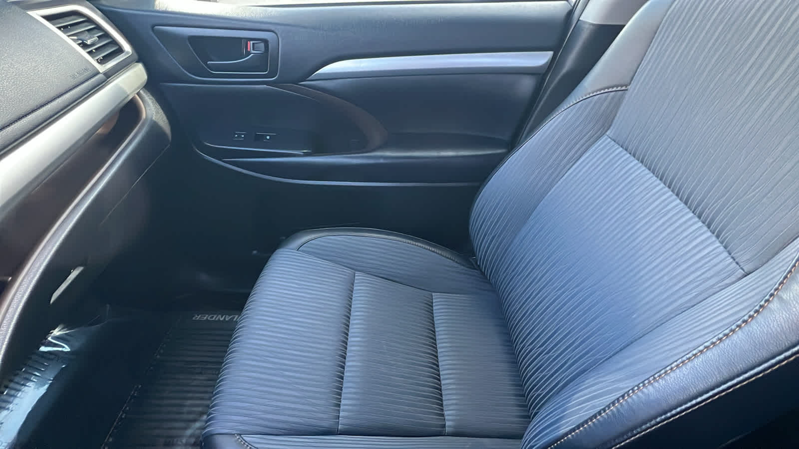 Thumbnail: 2019 Toyota Highlander - 12