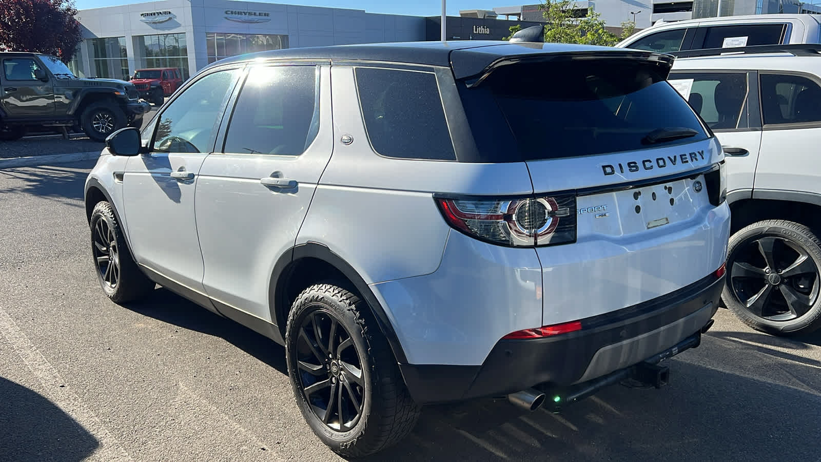 Thumbnail: 2017 Land Rover Discovery Sport - 8
