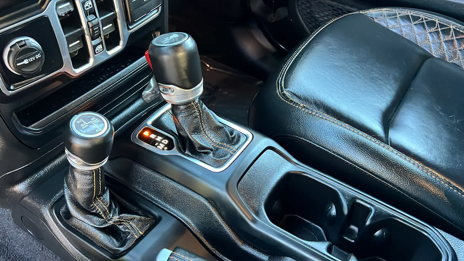 Thumbnail: 2022 Jeep Wrangler - 13