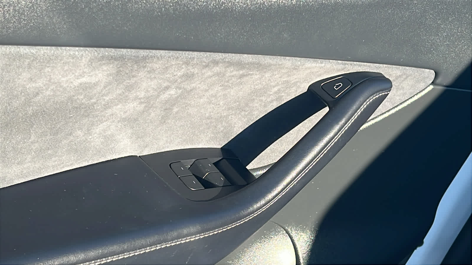 Thumbnail: 2022 Tesla Model Y - 21