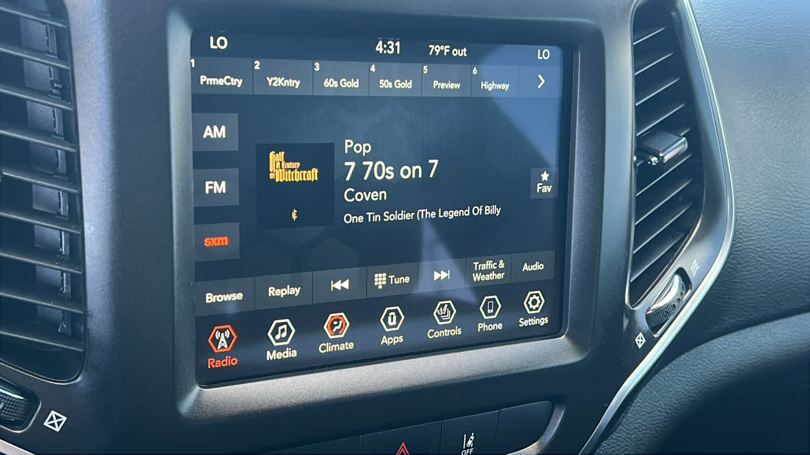 Thumbnail: 2022 Jeep Cherokee - 15