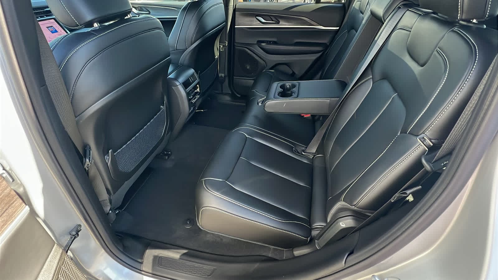 Thumbnail: 2025 Jeep Grand Cherokee - 24