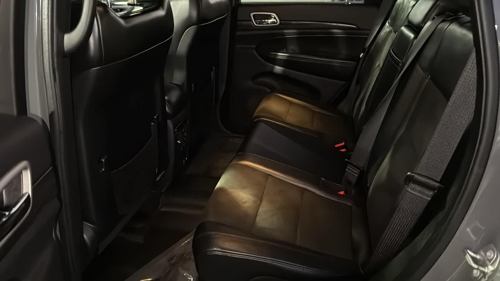 Thumbnail: 2020 Jeep Grand Cherokee - 24