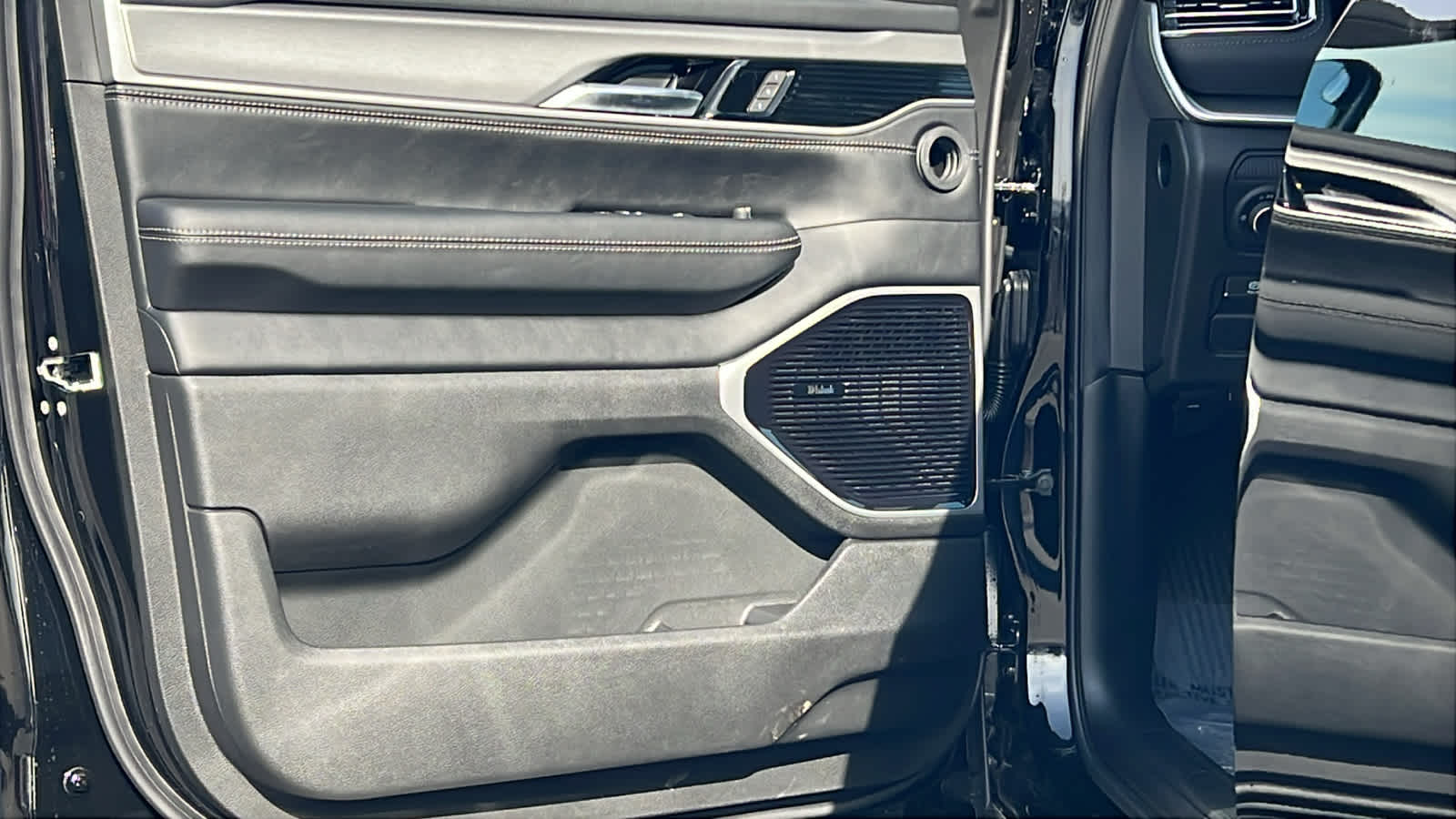 Thumbnail: 2026 Jeep Grand Wagoneer L - 23