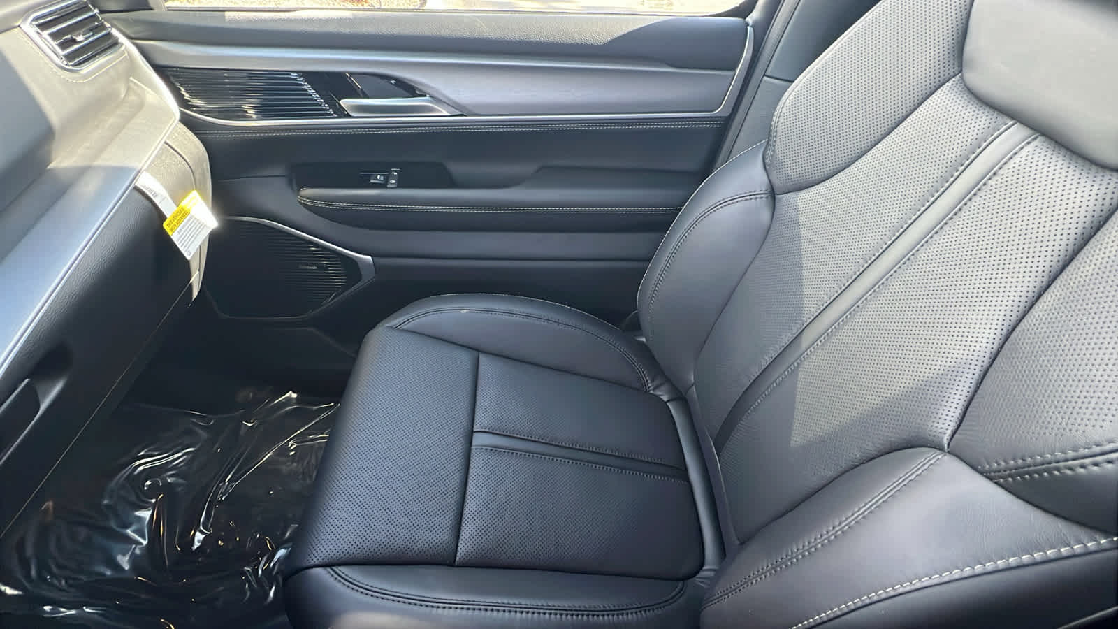 Thumbnail: 2026 Jeep Grand Wagoneer L - 12