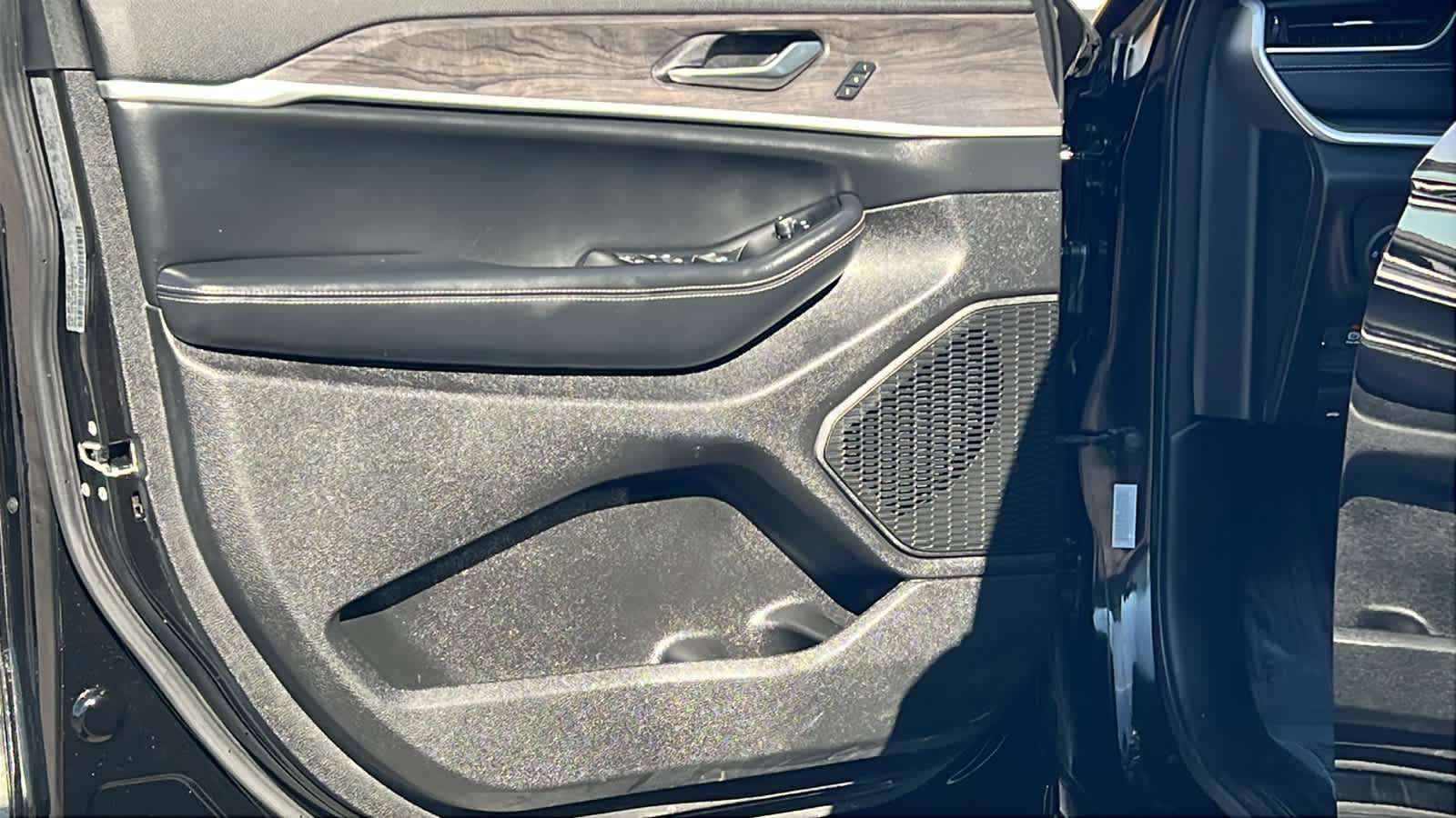 Thumbnail: 2024 Jeep Grand Cherokee L - 23