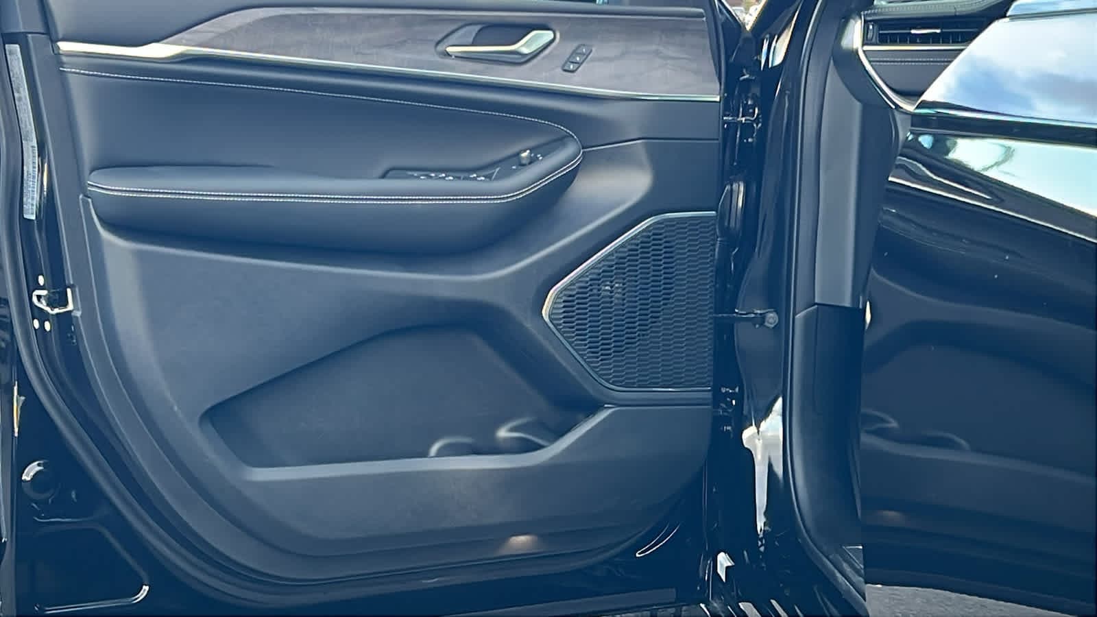 Thumbnail: 2025 Jeep Grand Cherokee L - 23