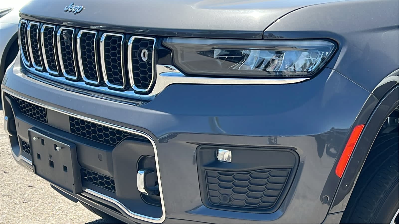 Thumbnail: 2023 Jeep Grand Cherokee - 8