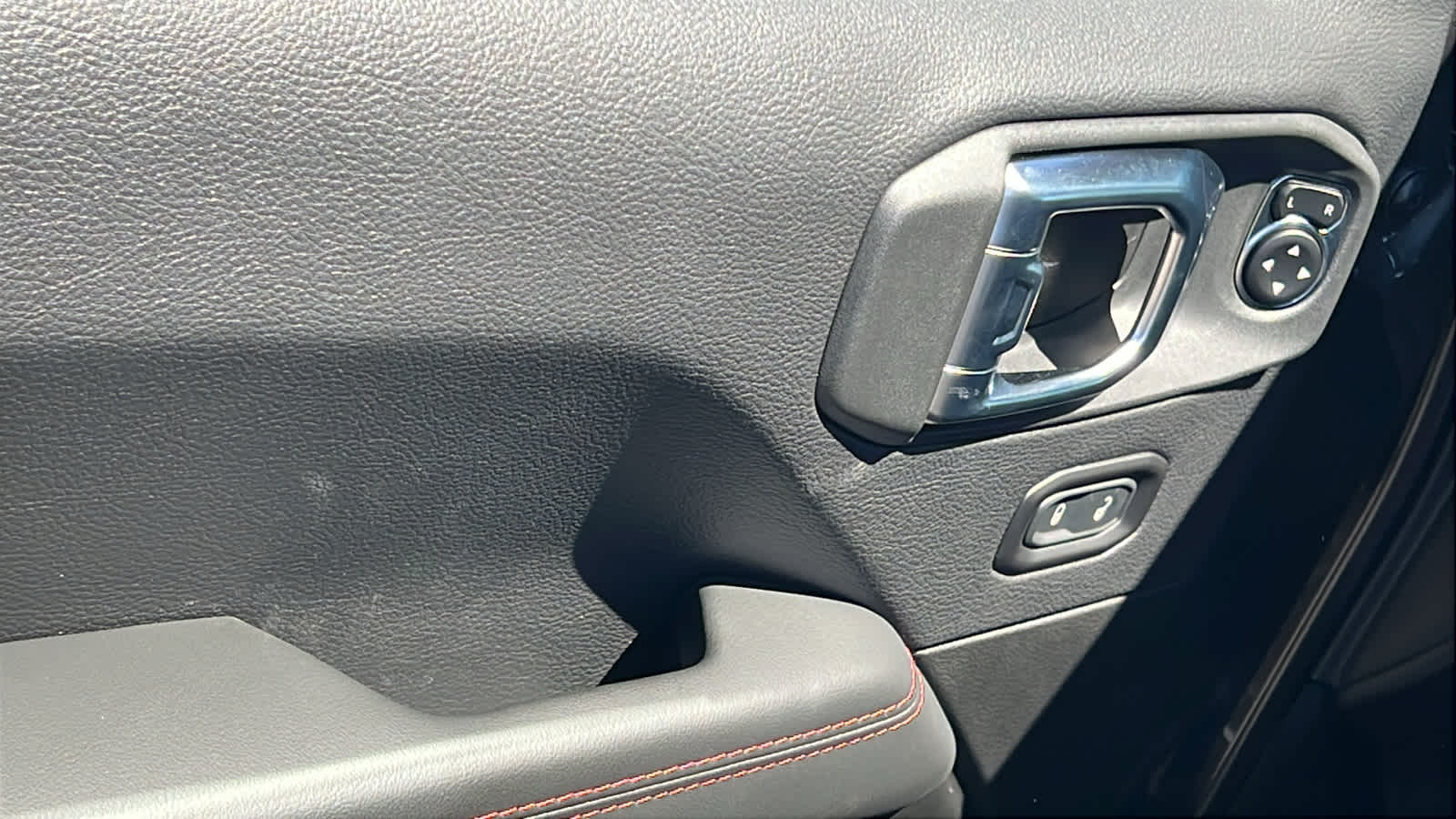 Thumbnail: 2025 Jeep Gladiator - 22