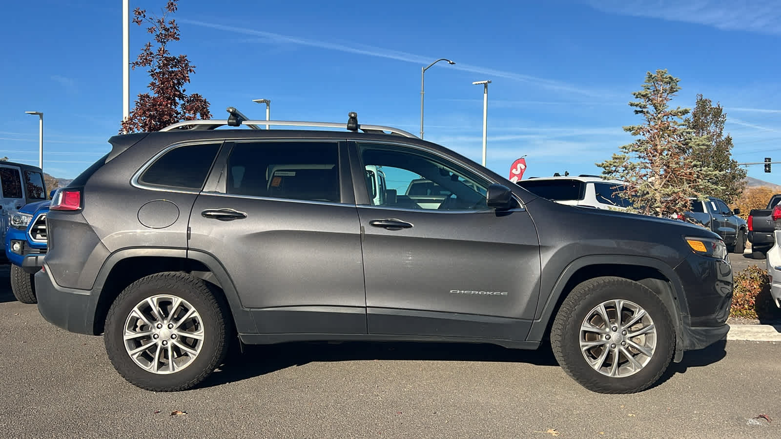 Thumbnail: 2019 Jeep Cherokee - 4