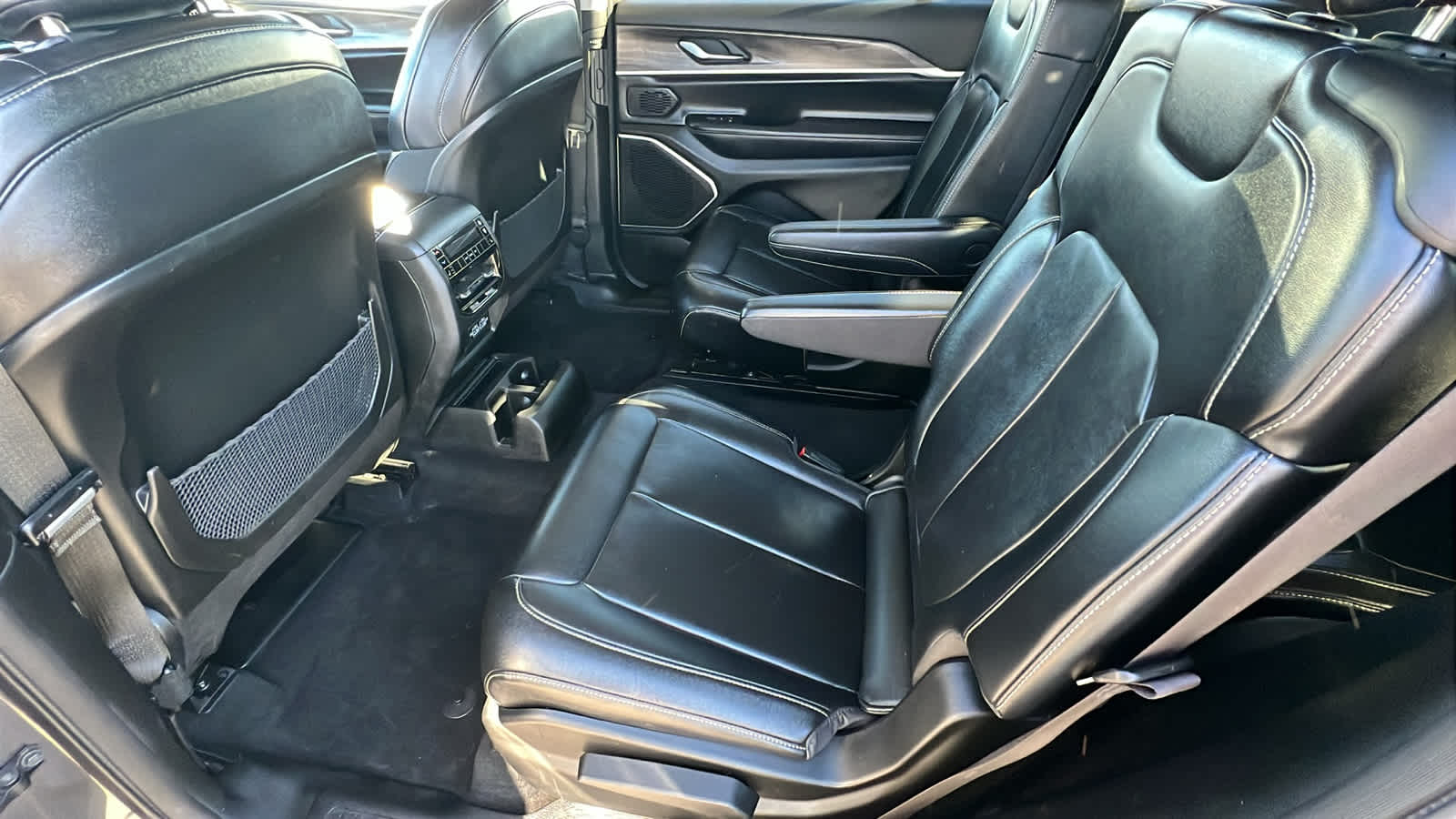 Thumbnail: 2021 Jeep Grand Cherokee L - 24