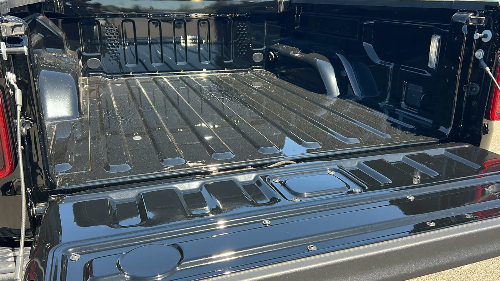 Thumbnail: 2025 Jeep Gladiator - 27