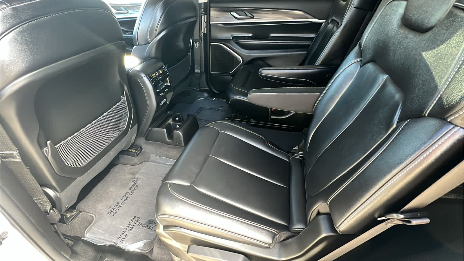 Thumbnail: 2022 Jeep Grand Cherokee - 24