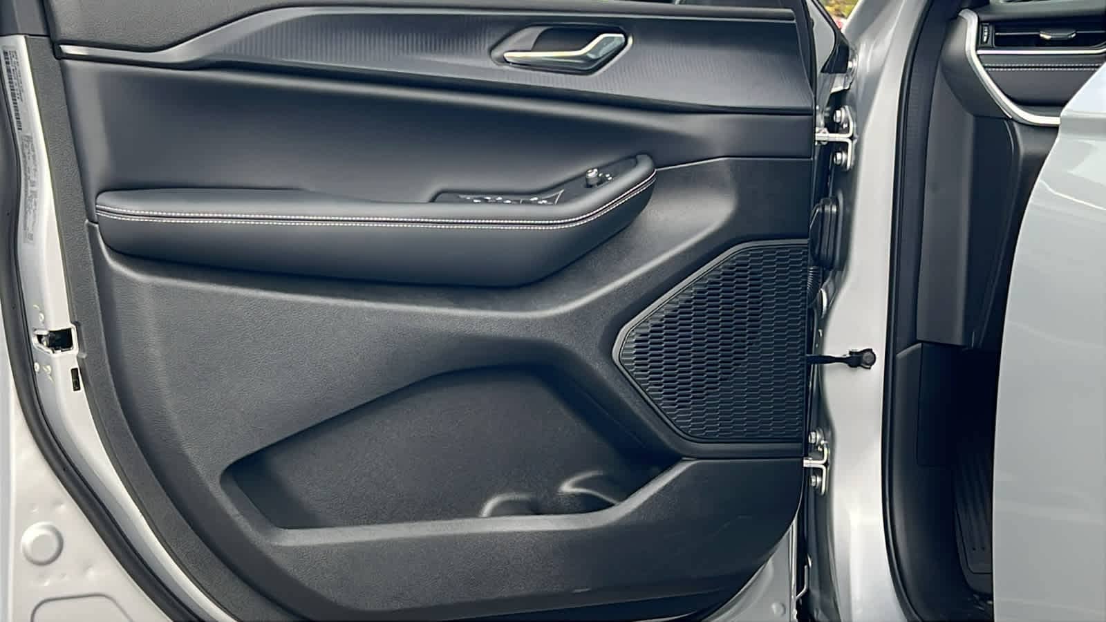 Thumbnail: 2025 Jeep Grand Cherokee - 23