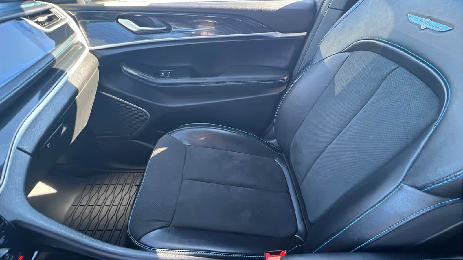 Thumbnail: 2022 Jeep Grand Cherokee - 12