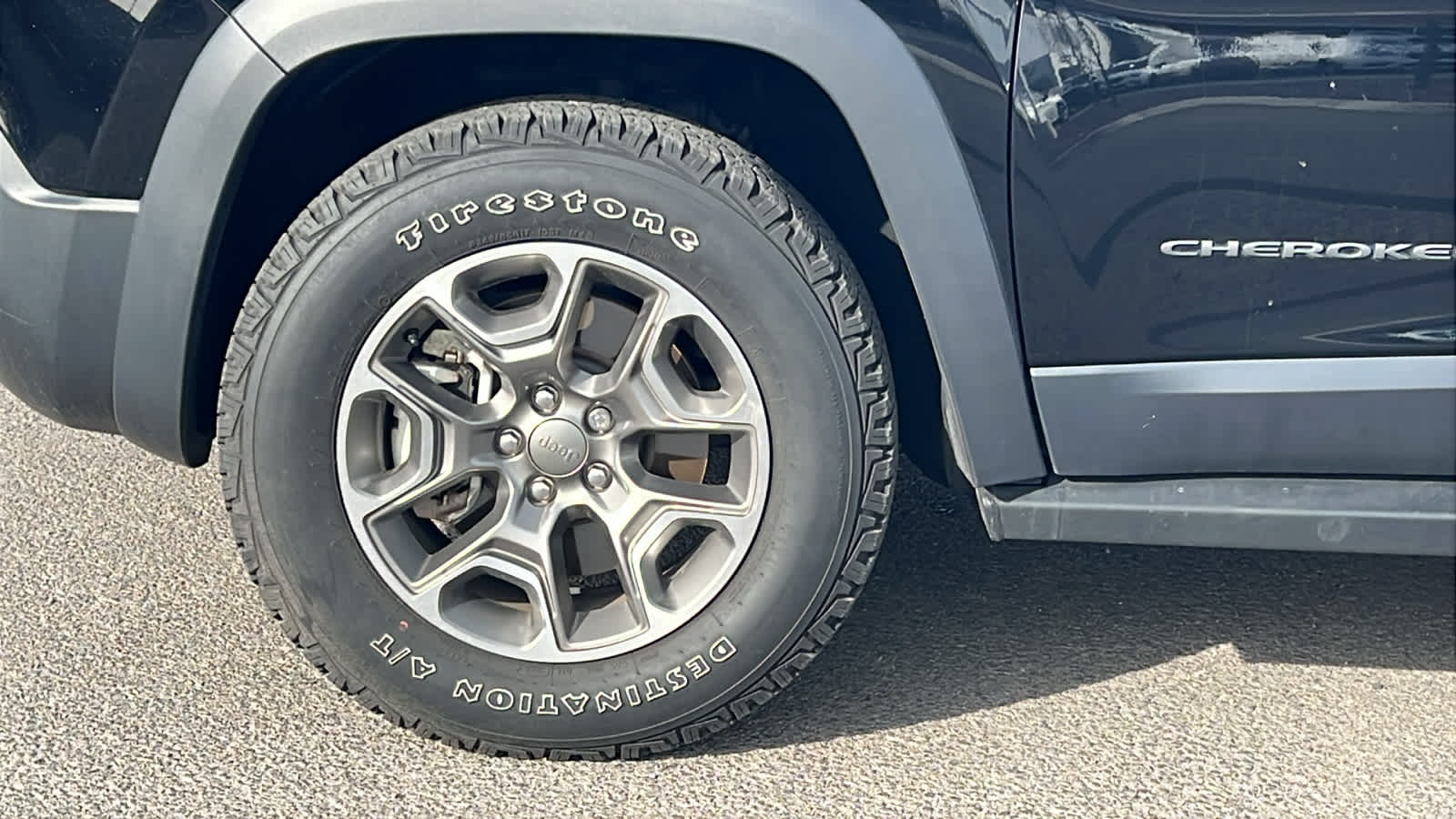 Thumbnail: 2022 Jeep Cherokee - 9