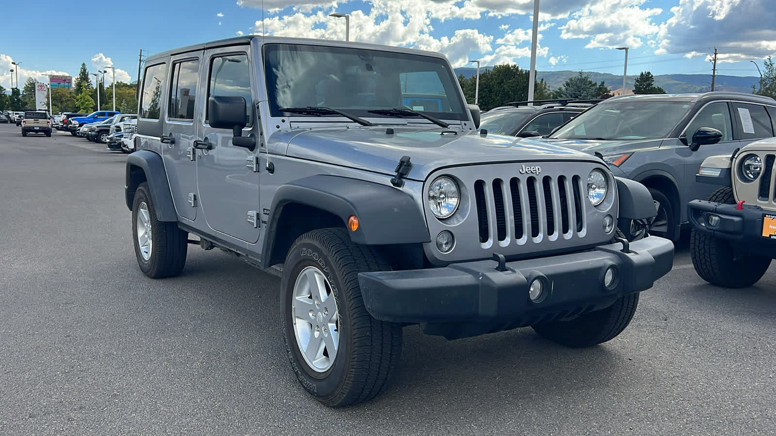 Thumbnail: 2015 Jeep Wrangler - 3