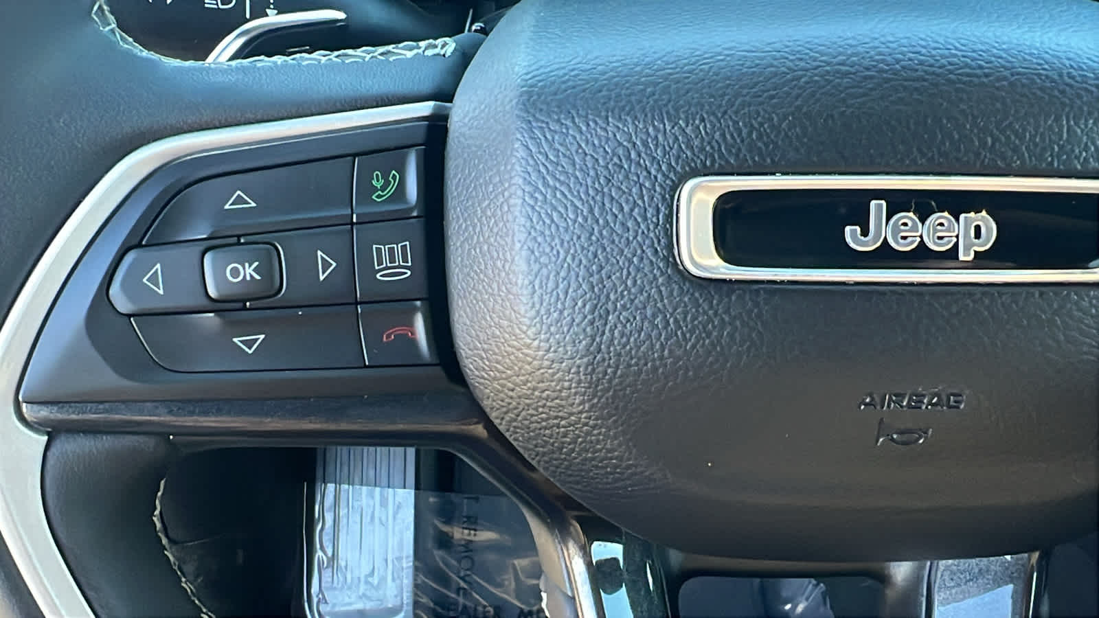 Thumbnail: 2023 Jeep Grand Cherokee - 19