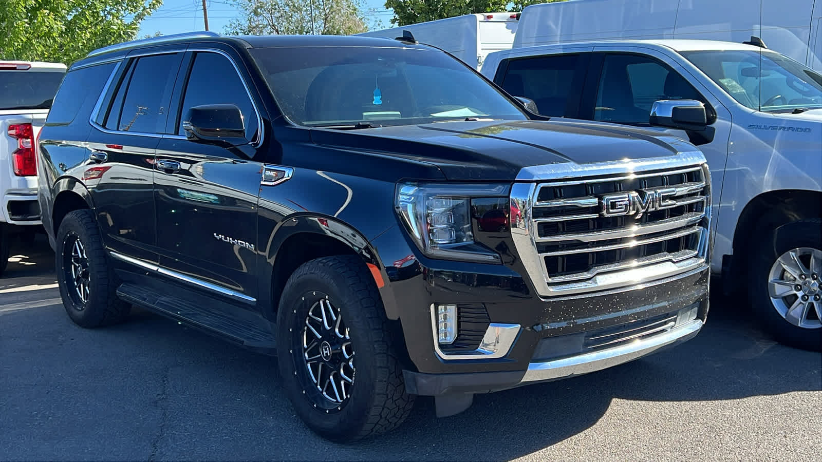 2021 Gmc Yukon SLT photo 3