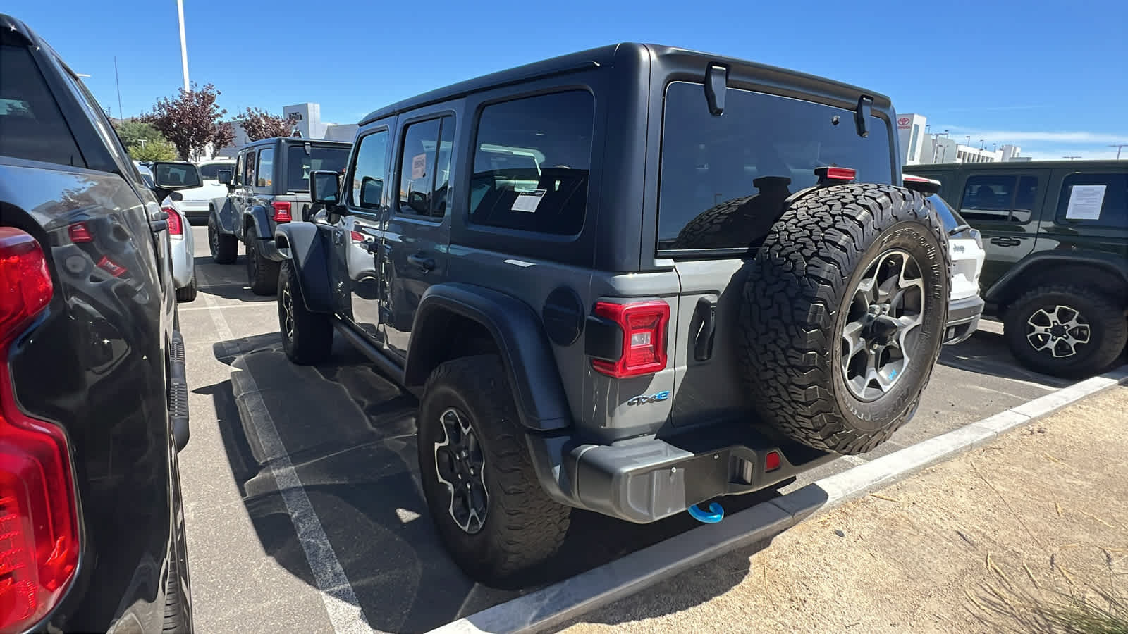 Thumbnail: 2022 Jeep Wrangler - 6