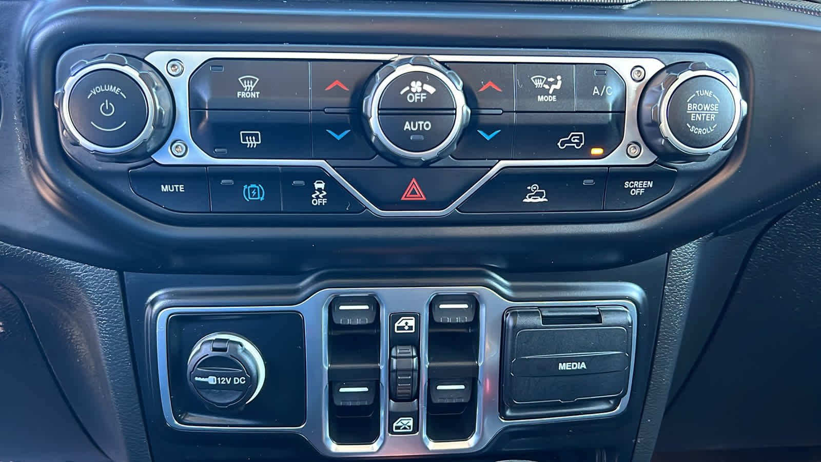 Thumbnail: 2023 Jeep Wrangler - 14