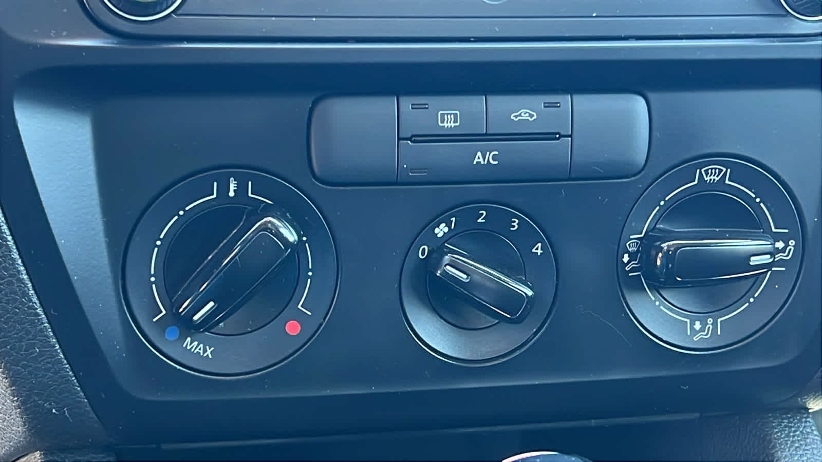 Thumbnail: 2016 Volkswagen Jetta - 14