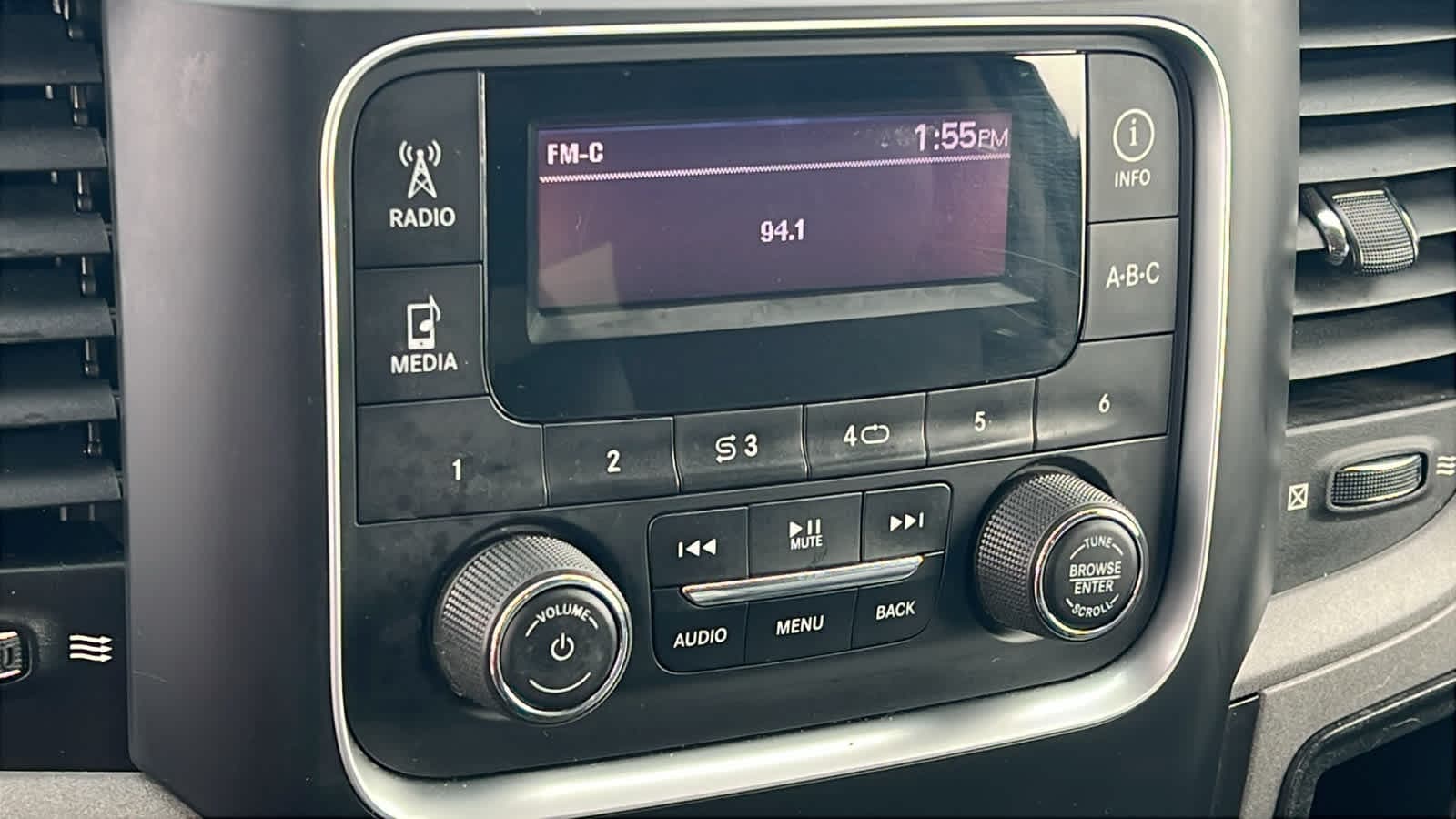 Thumbnail: 2019 RAM 1500 Classic - 15