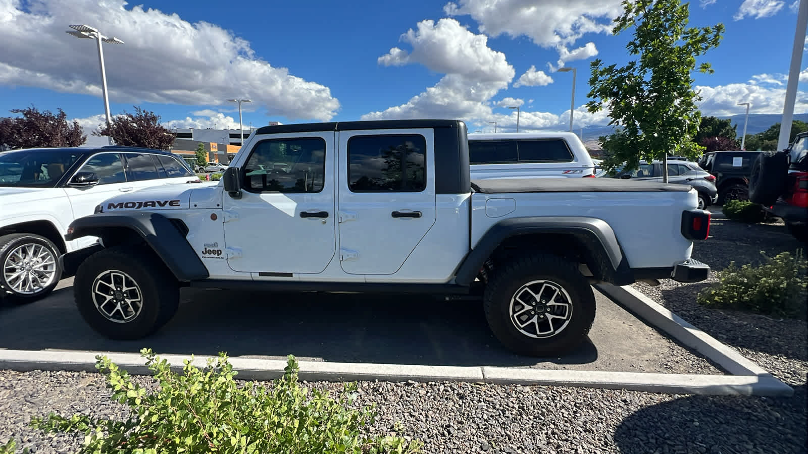 Thumbnail: 2023 Jeep Gladiator - 8