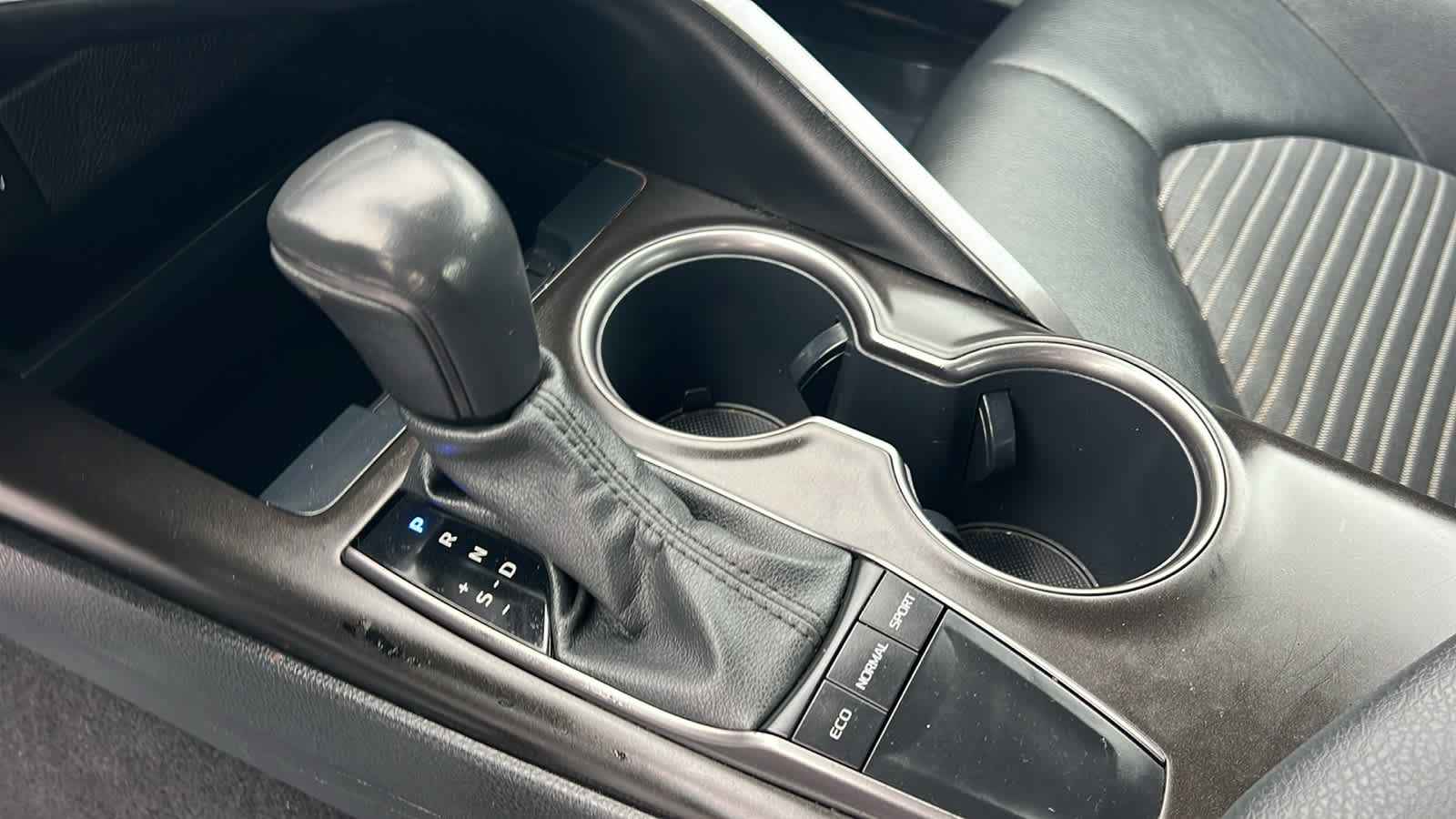 Thumbnail: 2023 Toyota Camry - 13