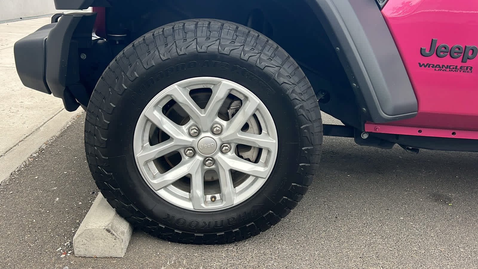 Thumbnail: 2022 Jeep Wrangler - 9