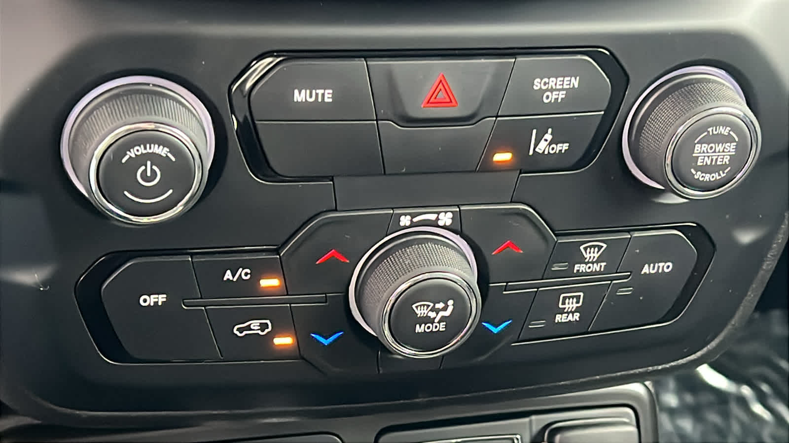 Thumbnail: 2021 Jeep Renegade - 14