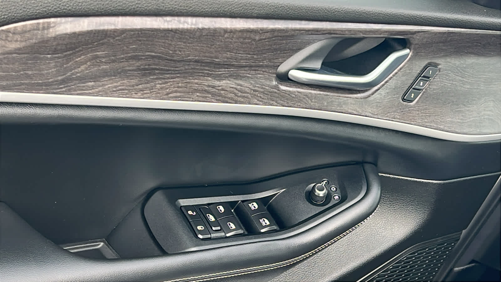 Thumbnail: 2023 Jeep Grand Cherokee - 22