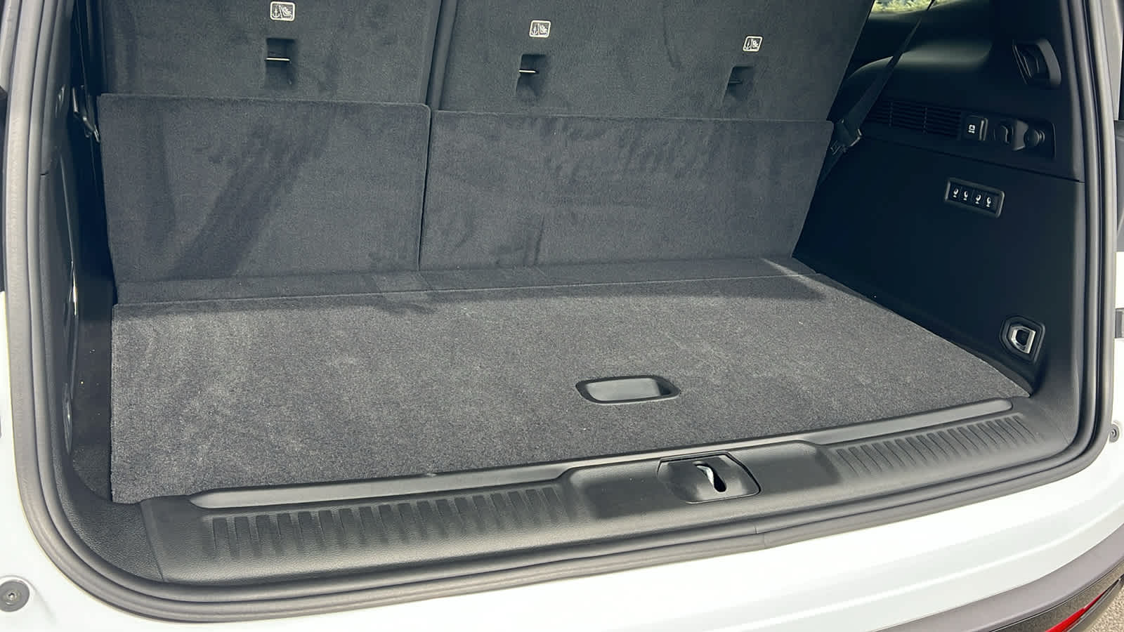 Thumbnail: 2026 Jeep Grand Wagoneer - 27