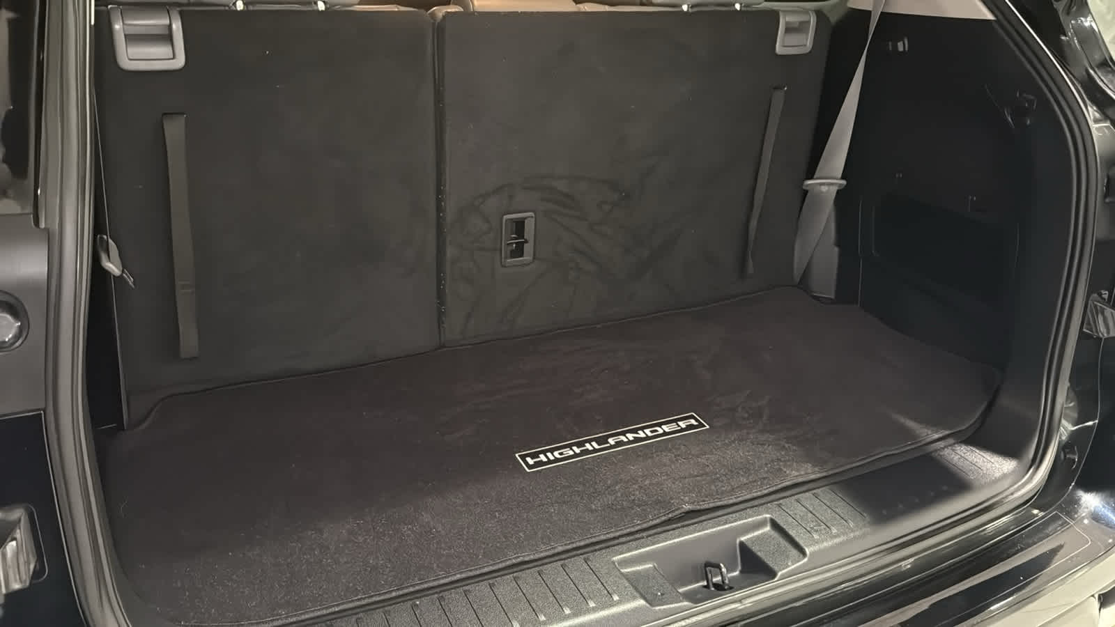 Thumbnail: 2021 Toyota Highlander - 27