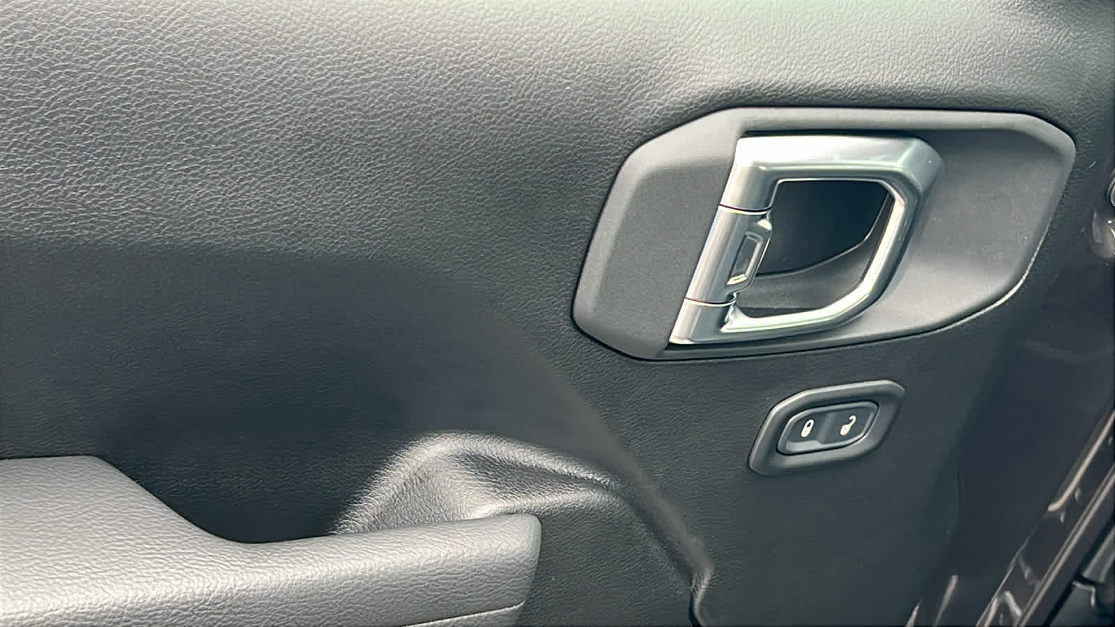 Thumbnail: 2025 Jeep Wrangler - 22