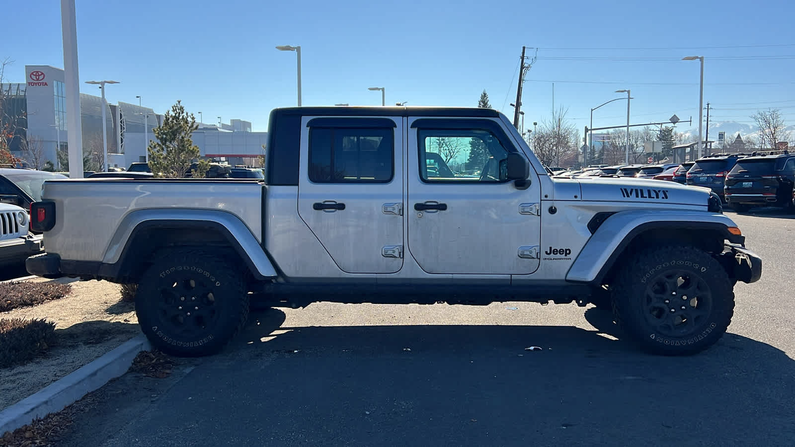 Thumbnail: 2023 Jeep Gladiator - 4