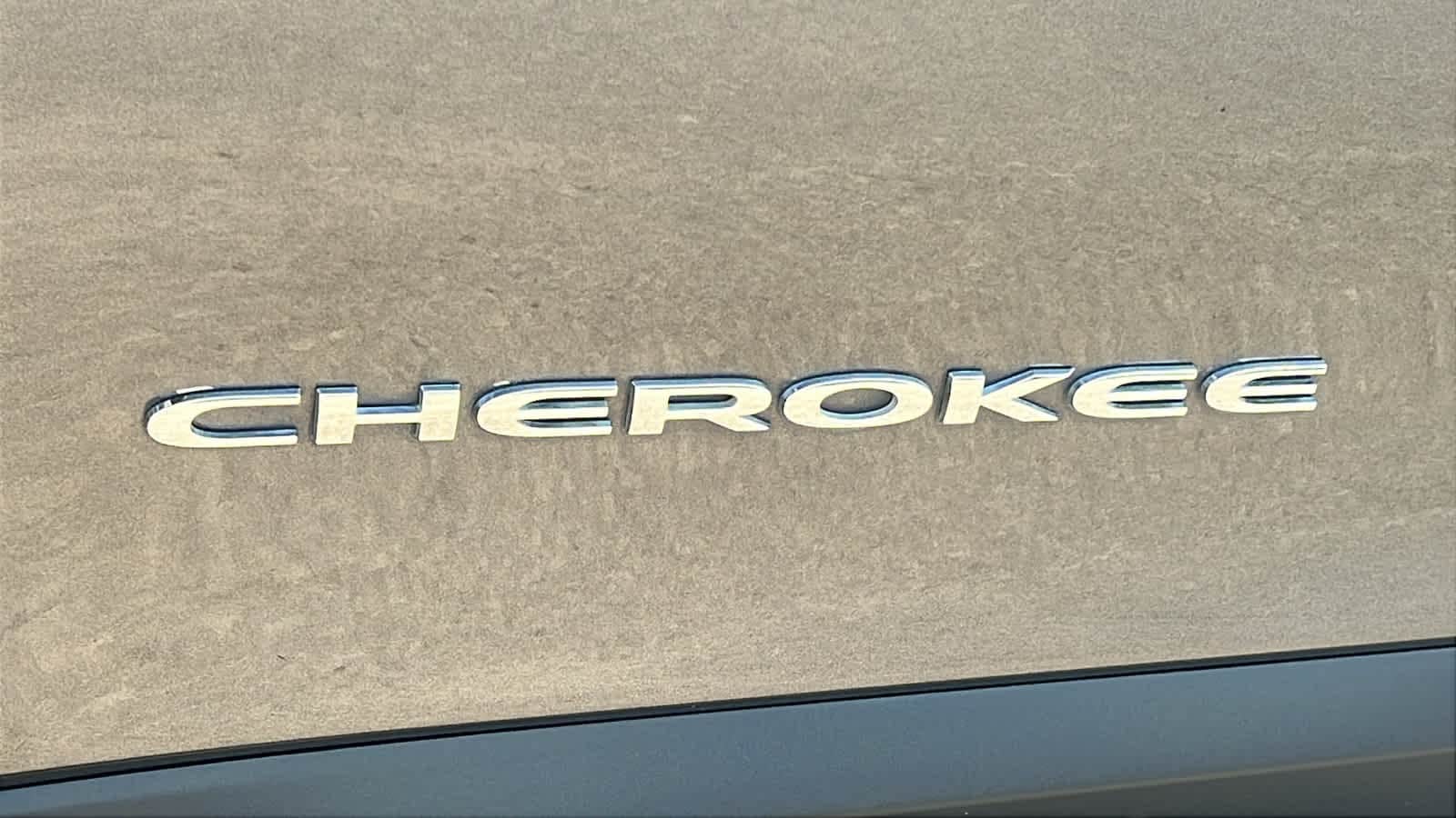 Thumbnail: 2015 Jeep Cherokee - 28