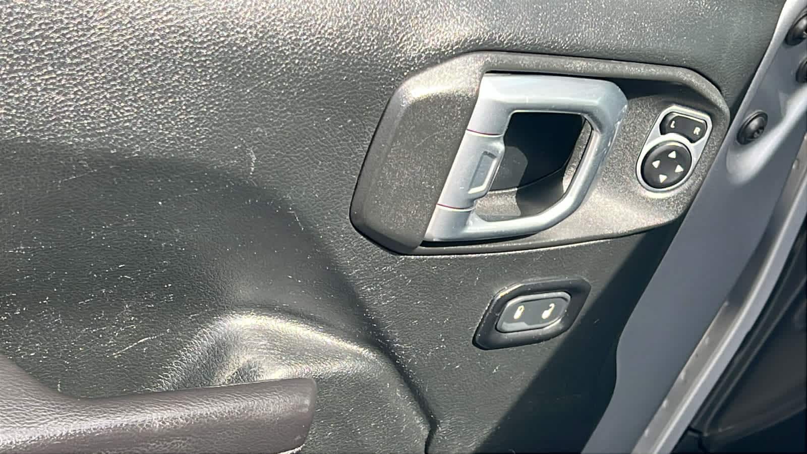 Thumbnail: 2020 Jeep Gladiator - 22