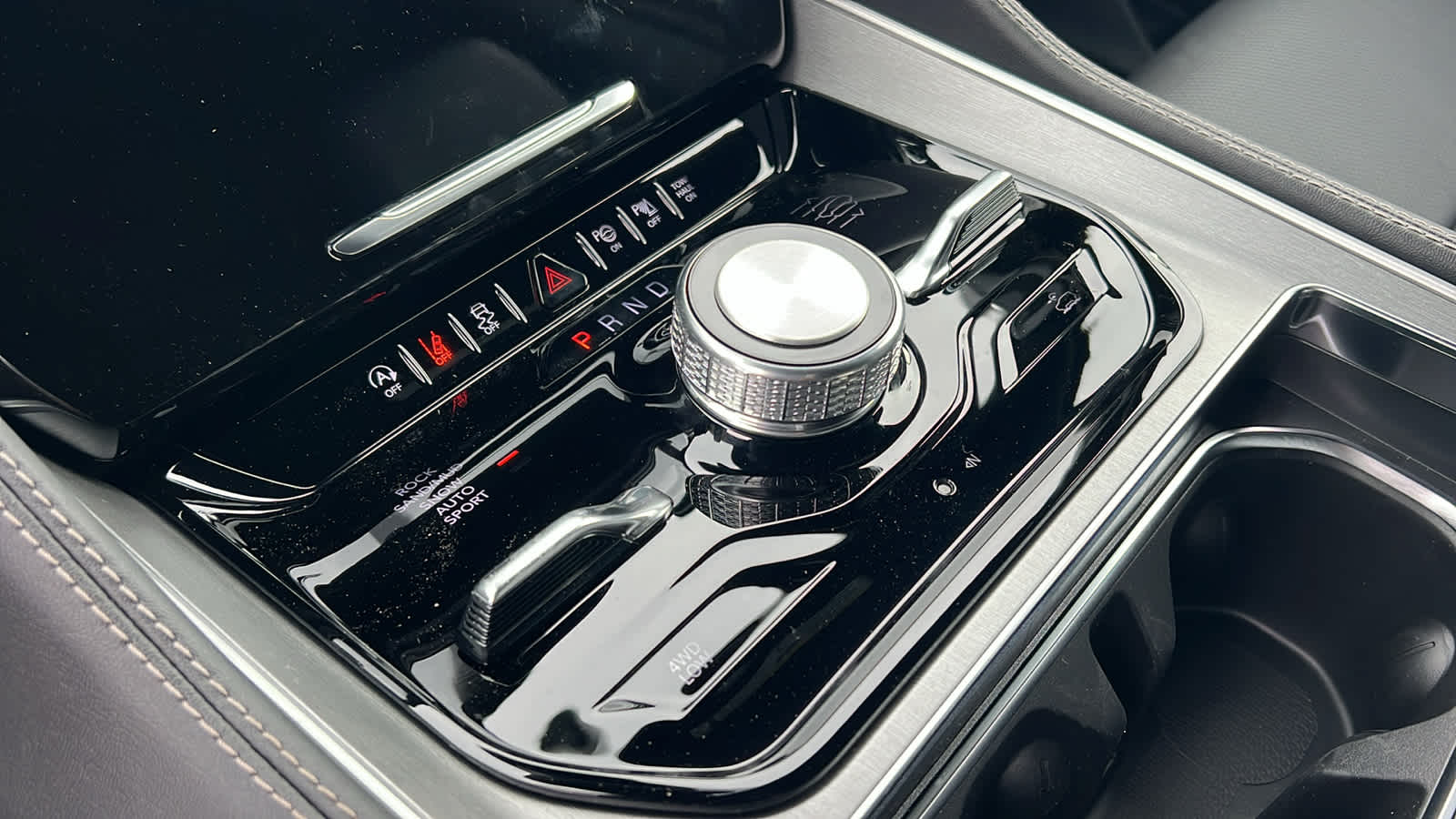 Thumbnail: 2026 Jeep Grand Wagoneer - 13